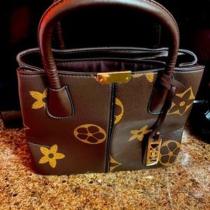 Womens handbag with shoulder strap